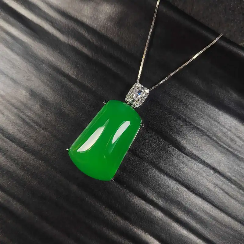Grace Chalcedony Necklaces Women's-6