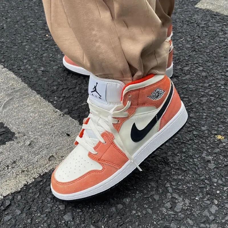 Jordan 1 Mid SE Orange Suede GS-2