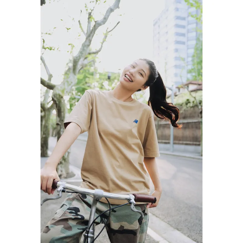 New Balance x PK SHEJISHILIANMINGKUAN Centripetal Life Illustration Series T Shirt Unisex Khaki-10