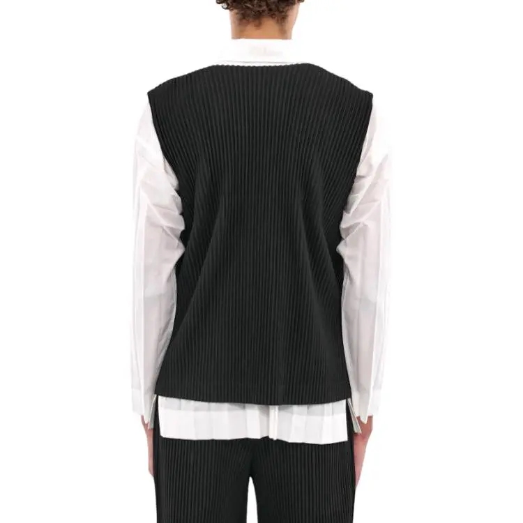 ISSEY MIYAKE Button Up V Neck Gilet-4