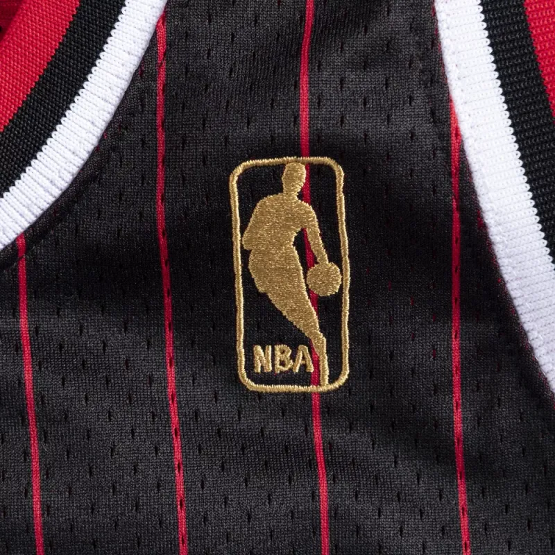 Mitchell & Ness Michael Jordan Chicago Bulls 1996 97 Alternate Authentic Nba Jersey-2