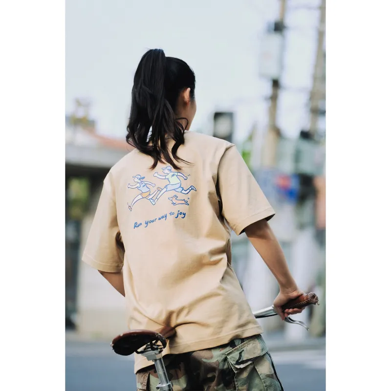 New Balance x PK SHEJISHILIANMINGKUAN Centripetal Life Illustration Series T Shirt Unisex Khaki-8