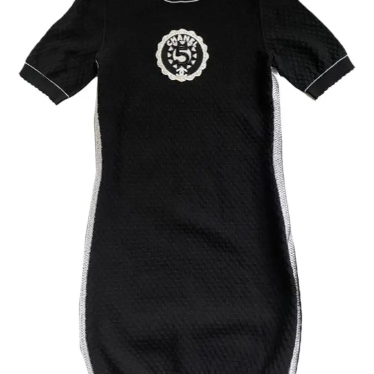 CHANEL 1986 1988 Nº5 Intarsia knit Dress-3