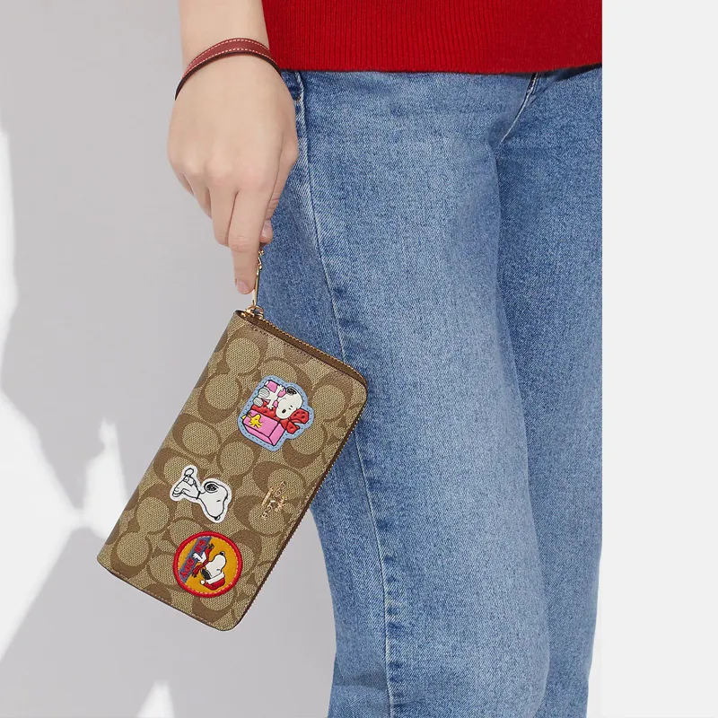 COACH Peanuts Snoopy Collaboration Zip Around Canvas With Leather Card Holder, Wallet Women's Khaki-5