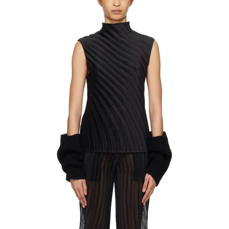 ISSEY MIYAKE T Shirt Women's Black-1