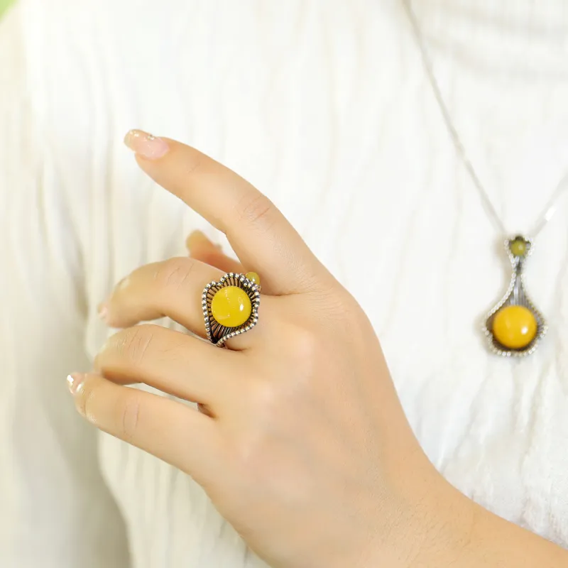S&A Amber Beeswax Rings Women's-1