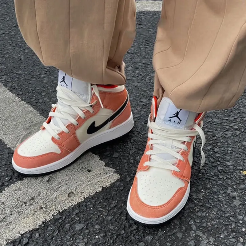 Jordan 1 Mid SE Orange Suede GS-1