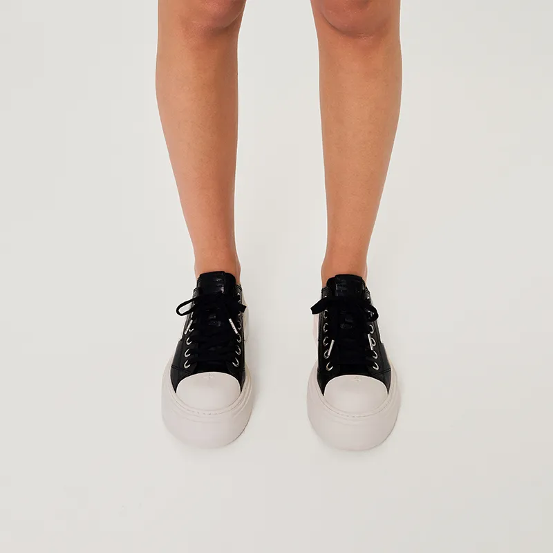 SMFK Low Top Skateboard Shoes Women's Black White-3