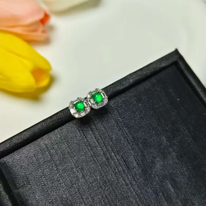 YOULING Chalcedony Stud Earrings Unisex-1