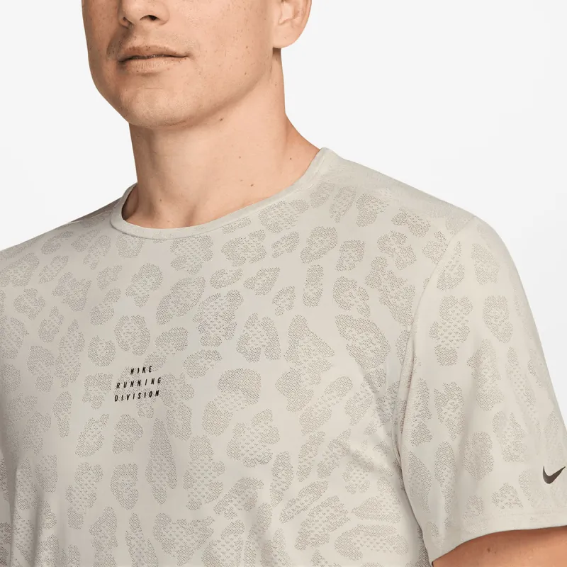 Nike Clothing T Shirts Men Light Gray-2