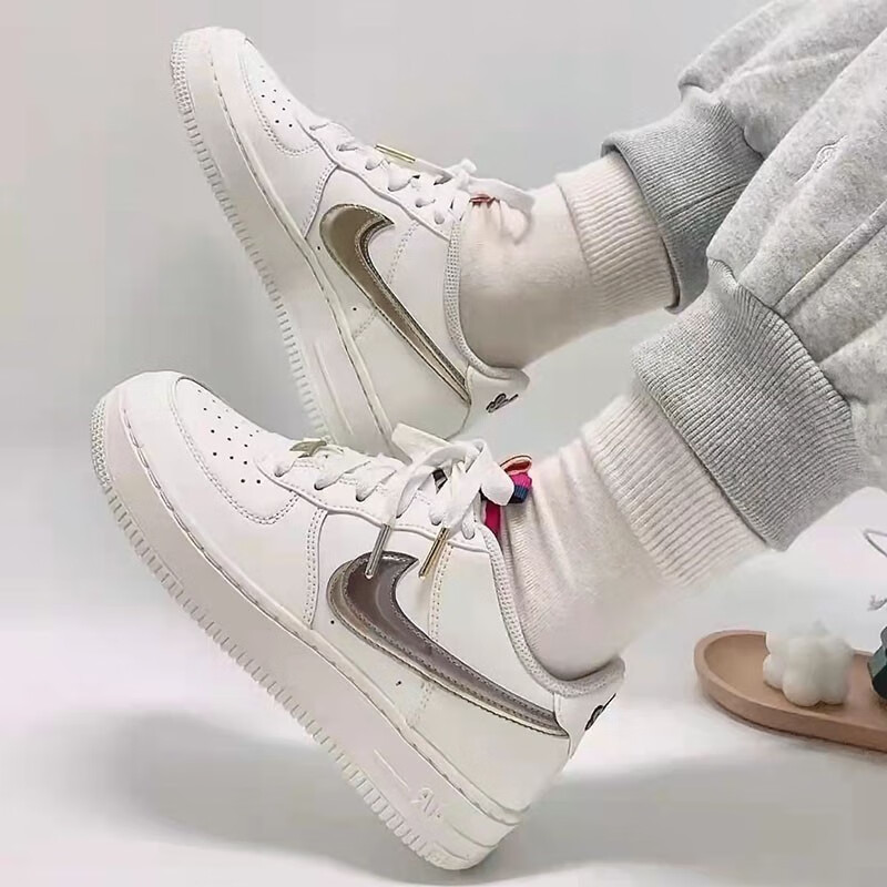 nike shoes with silver swoosh