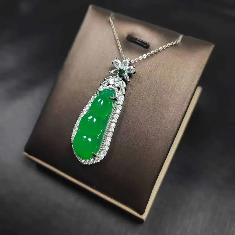JUNWEN Chalcedony Necklaces Unisex-1