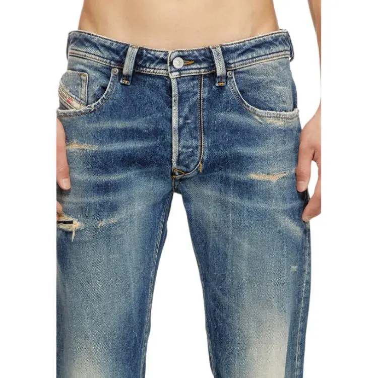 DIESEL 1985 Larkee Distressed Jeans-3
