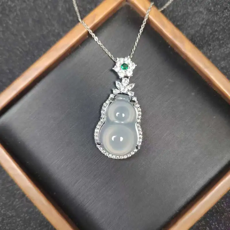 JUNWEN Chalcedony Necklaces Unisex-2