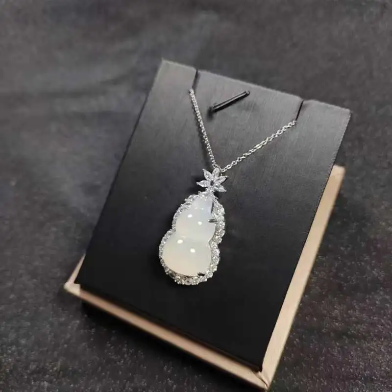 JUNWEN Chalcedony Jade Necklaces Unisex-5