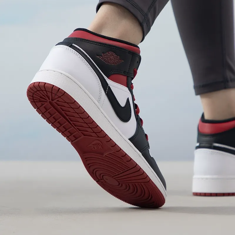 Jordan 1 Mid Gym Red Black Toe GS-2
