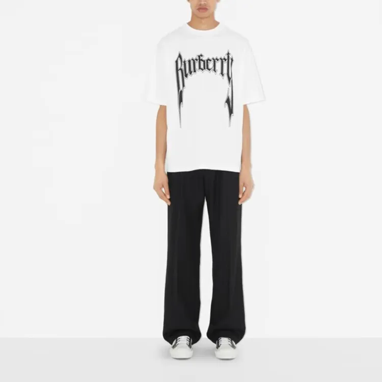 Burberry SS23 Men's Gothic Logo Print T-shirt White XL - POIZON Burberry SS23 Men's Gothic Logo Print T-shirt White XL - POIZON