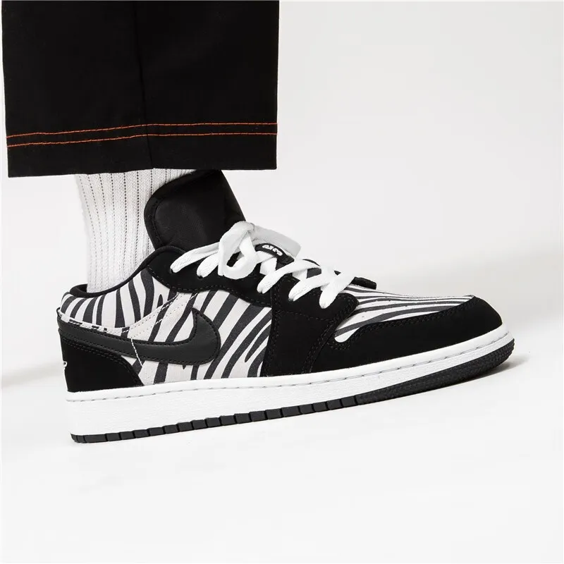 Jordan 1 Low GS Zebra-3