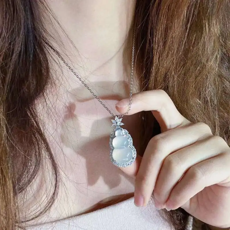 JUNWEN Chalcedony Jade Necklaces Unisex-2