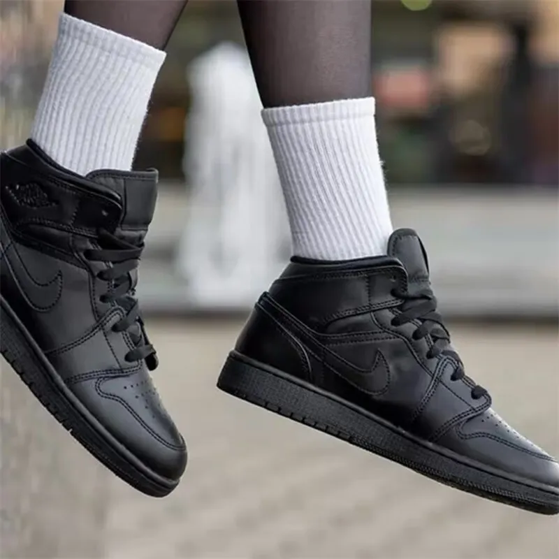 Jordan 1 Mid Triple Black GS-2