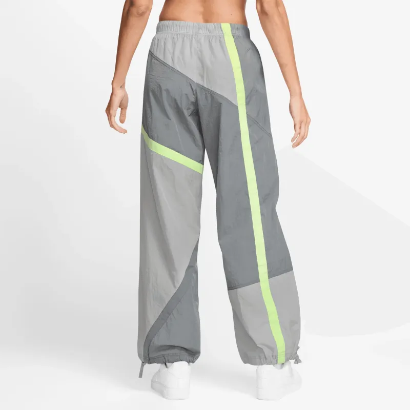 Nike Sportswear Women's Mid Rise Loose Woven Open Hem Pants-3