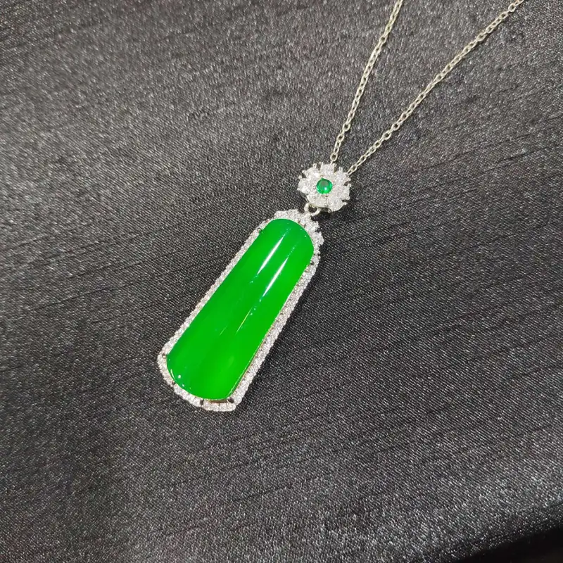 Grace Chalcedony Necklaces Women's-5