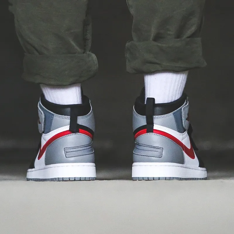 Jordan 1 High FlyEase Particle Grey GS-4
