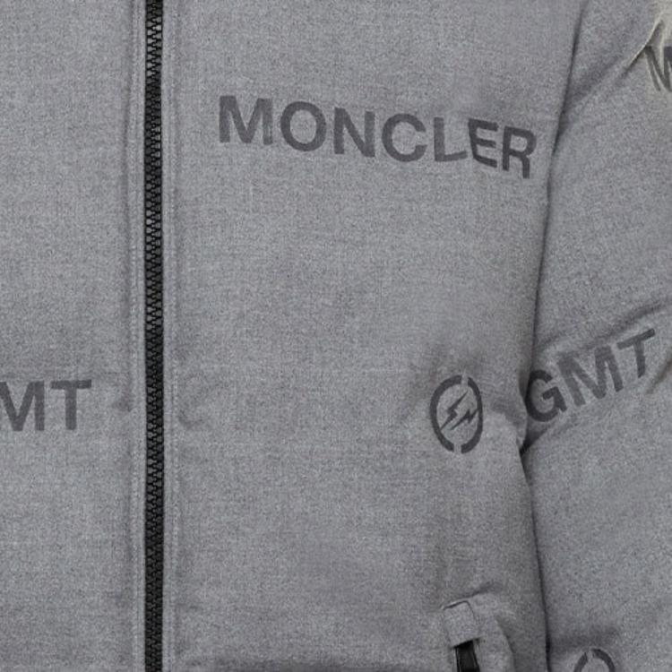 ★MONCLER★ロゴパッチ グローブ（Grey） Moncler logo-patch Hoodie | Grey | FARFETCH