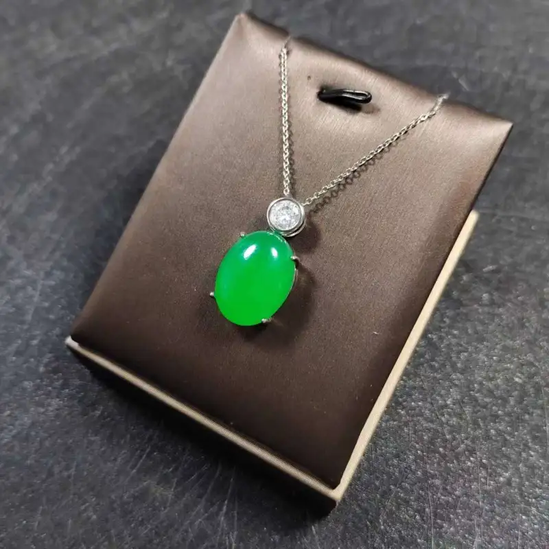 JUNWEN Chalcedony Necklaces Unisex-1