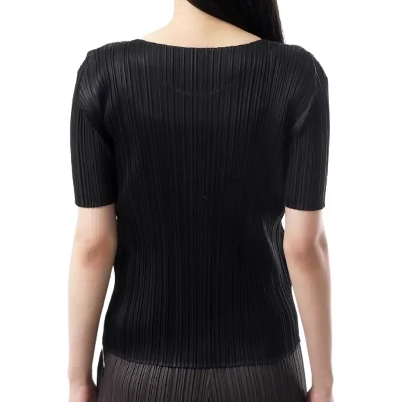 PLEATS PLEASE ISSEY MIYAKE T Shirt Women's Black-1