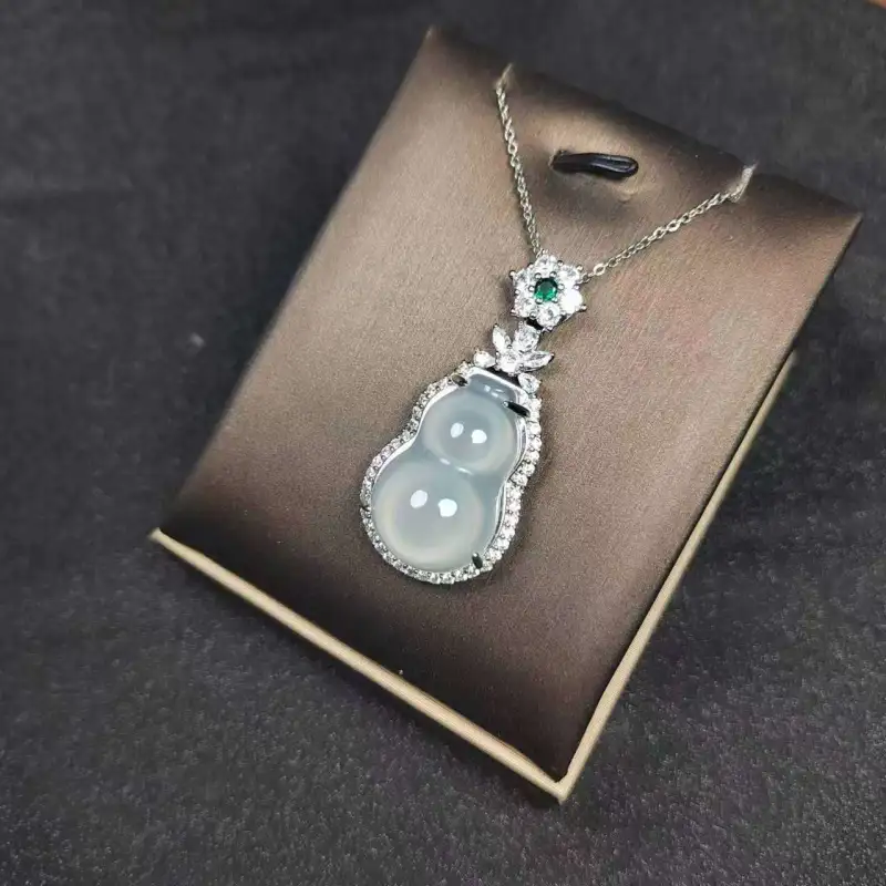 JUNWEN Chalcedony Necklaces Unisex-3