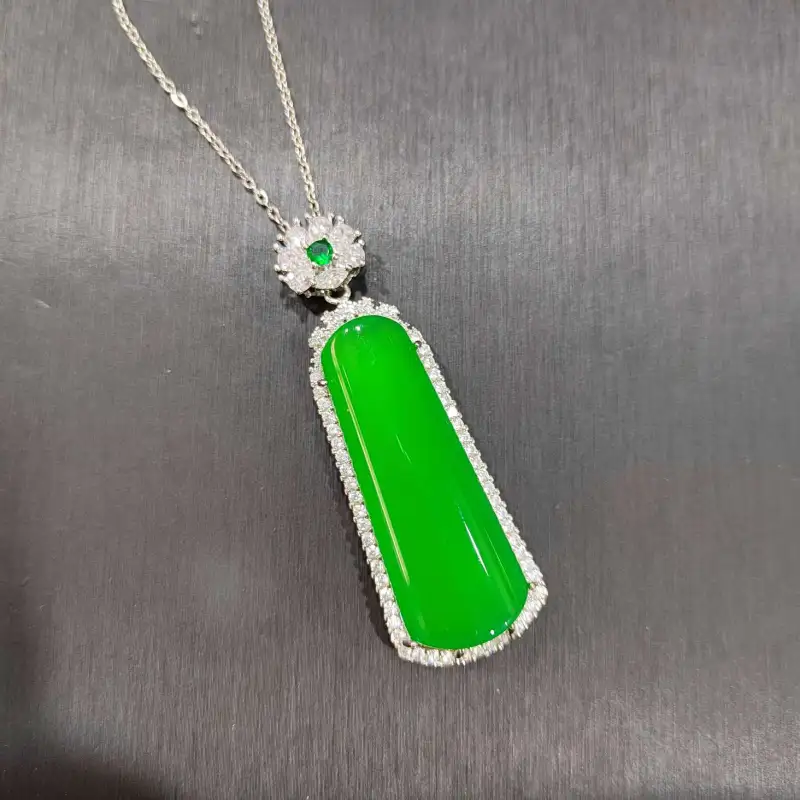 Gifts Chalcedony Jade Necklaces Unisex-1