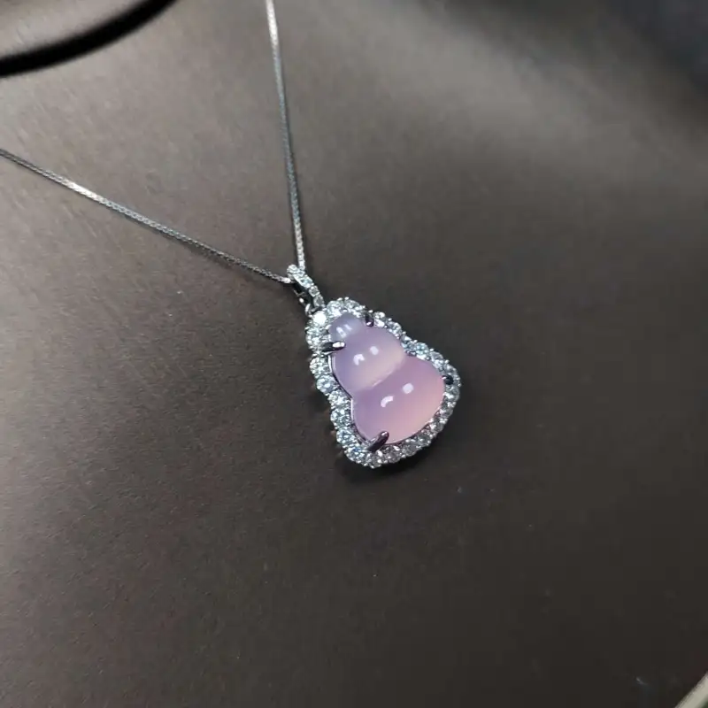 Grace Chalcedony Necklaces Women's-1
