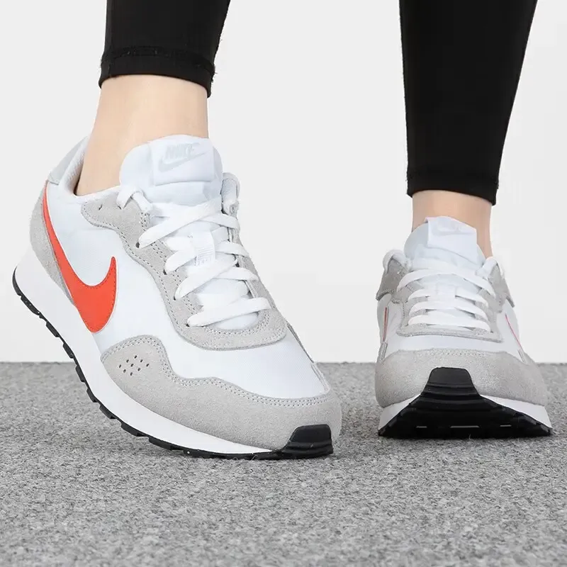 Nike MD Valiant GS 'Pure Platinum Picante Red'-1