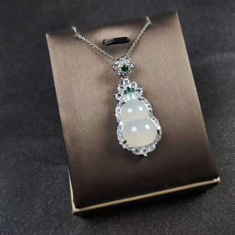 JUNWEN Chalcedony Necklaces Unisex-5
