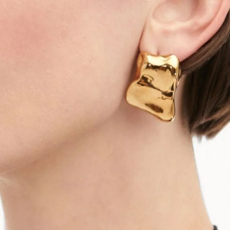 Oscar De La Renta Sculpted Clip on Earrings-2