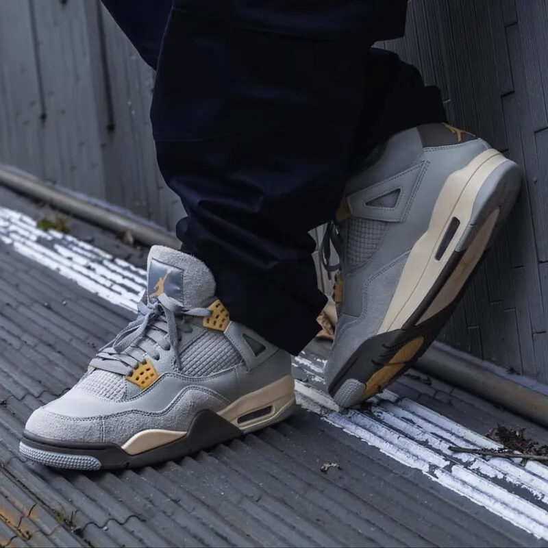 Jordan 4 Retro SE Craft Photon Dust GS-3