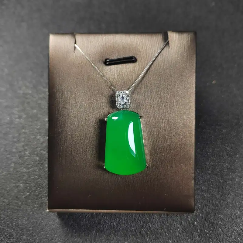 Grace Chalcedony Necklaces Women's-8