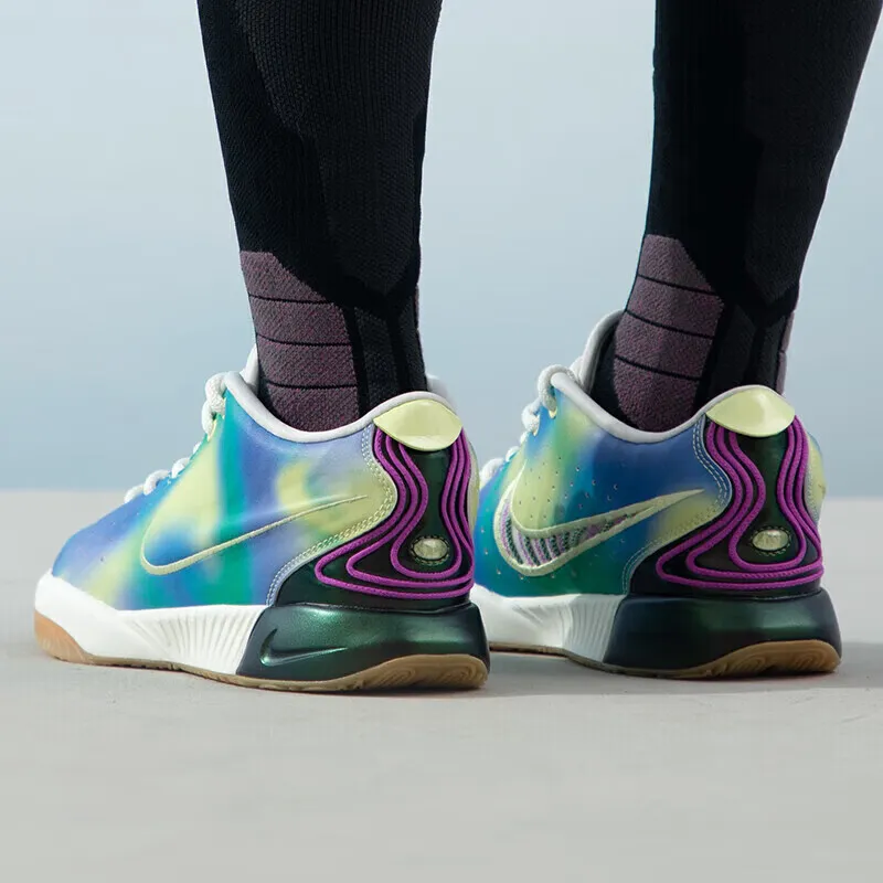 Nike LeBron 21 SE GS 'Movie Night'-1