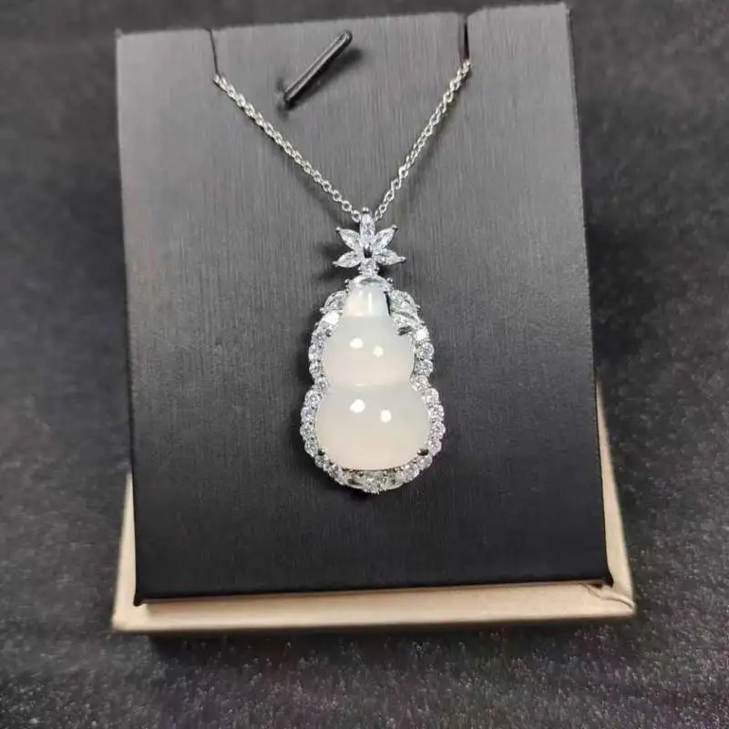 JUNWEN Chalcedony Jade Necklaces Unisex-4