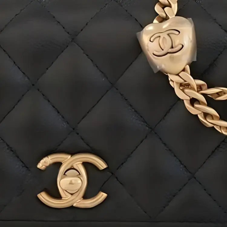 CHANEL Grain Calfskin Shoulder Bag, Crossbody Bag Women's Black-3