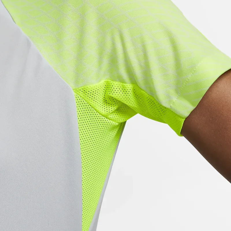 Nike T-Shirts Women's Light Yellow-3