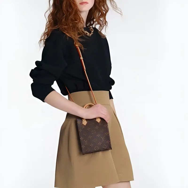 Lv Petit Sac Plat-8