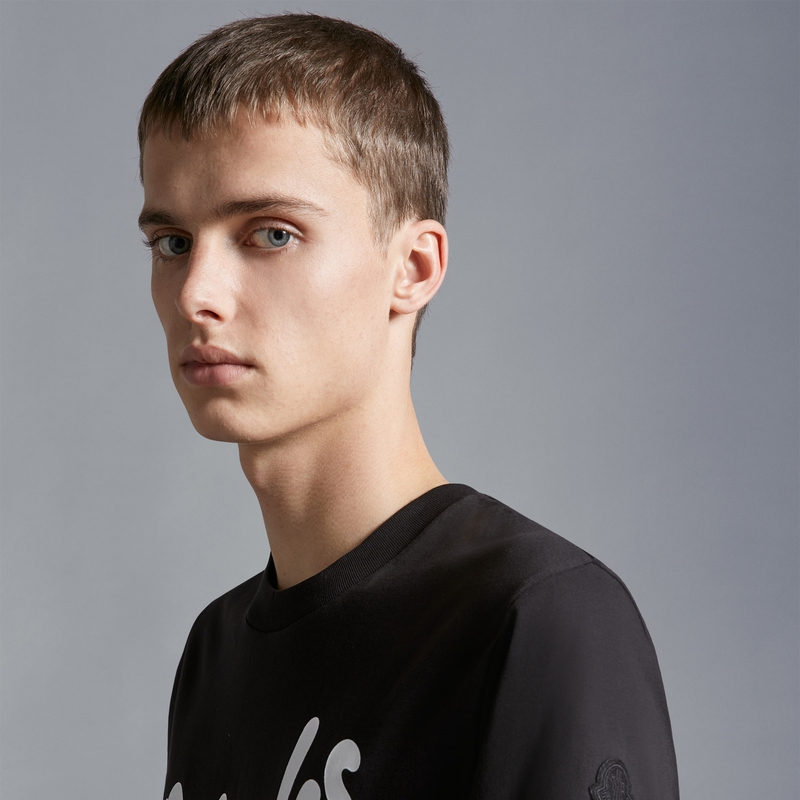 MONCLER RUNNING ロゴ Tシャツ Moncler Men's Running Logo T-Shirt in Black Moncler