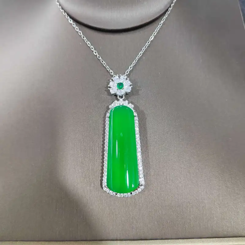 Grace Chalcedony Necklaces Women's-2
