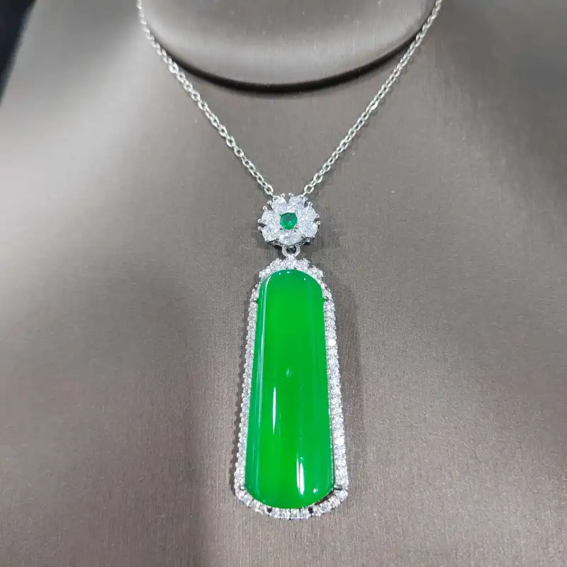 Grace Chalcedony Necklaces Women's-1