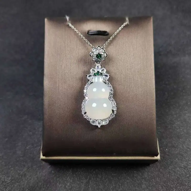 JUNWEN Chalcedony Necklaces Unisex-4