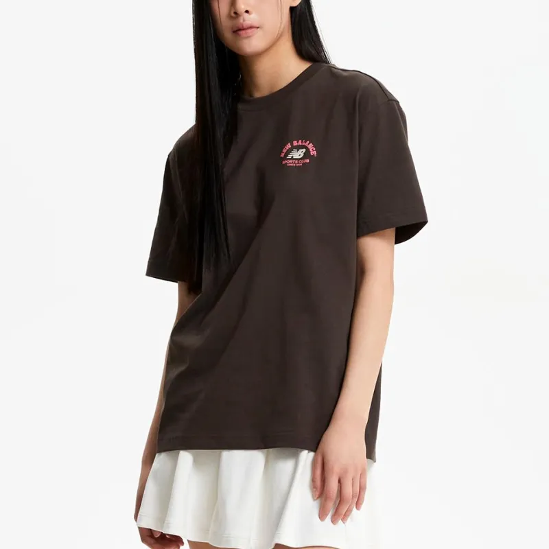 New Balance UNI NB BOYSEMI OVER FIT SPORTS CLUB SINCE 1906 T Shirt Unisex 85 Brown-2