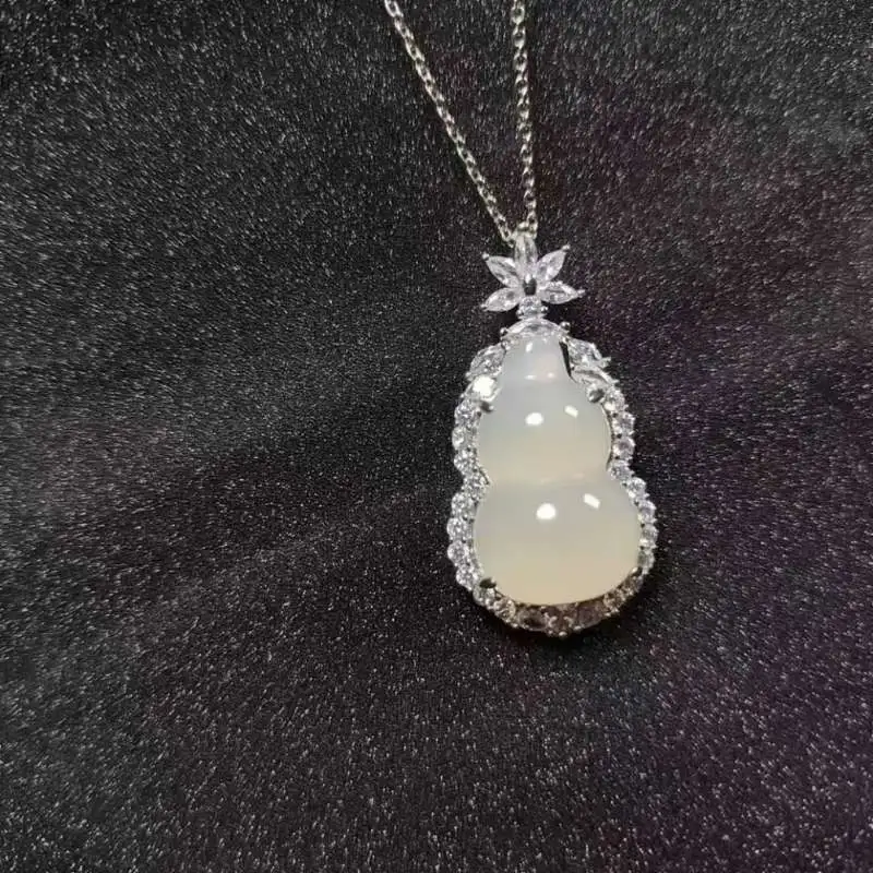 JUNWEN Chalcedony Jade Necklaces Unisex-1