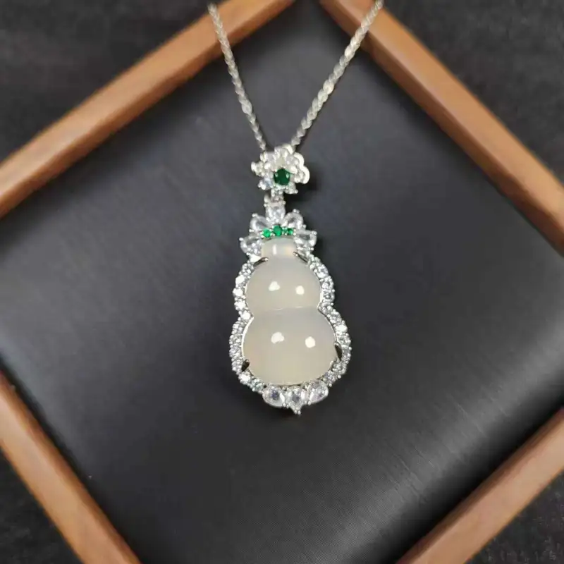 JUNWEN Chalcedony Necklaces Unisex-2